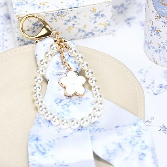 bbbbbbbbbbΜπομπονιέρες βάπτισης charm με μαντιλάκι και πέρλες blue toile Soap Tales