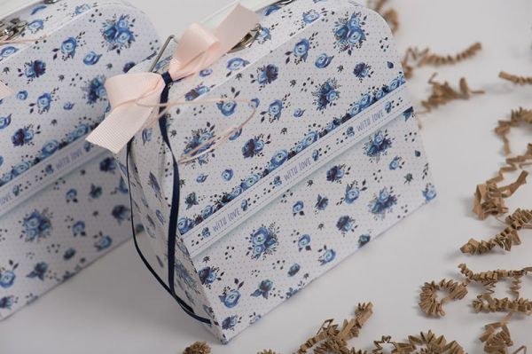 bbbbbbbbbbΜπομπονιέρα βάπτισης βαλιτσάκι μπλε με λουλούδια ST00273