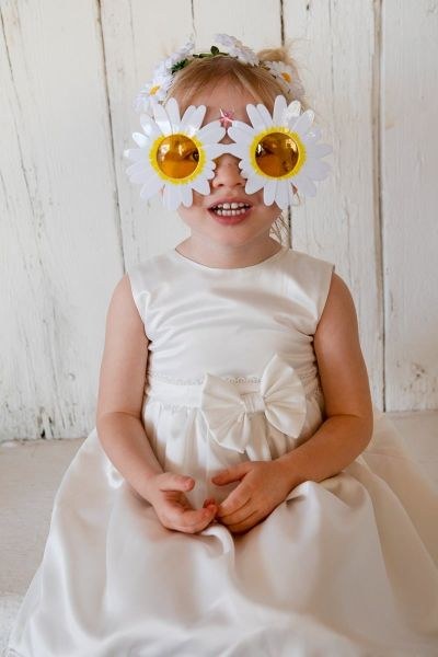 bbbbbbbbbbΗ Zenia είναι ένα έκρου αμανικο σατέν φόρεμα βαπτισης με ανοικτη πλατη