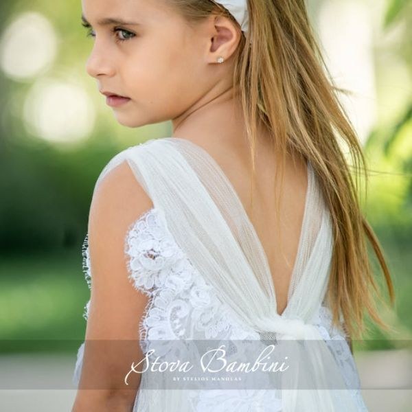 bbbbbbbbbbβαπτιστικά ρούχα για κορίτσι, με πεταλούδα εμπρός και πίσω στο κορσάζ με Γαλλική δαντέλα, ενώ το υπόλοιπο διακοσμείται από δαντέλα chantilli