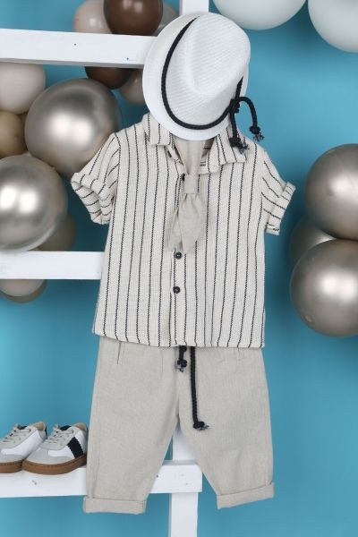 bbbbbbbbbbΒαπτιστικά ρούχα αγόρι Bambolino σετ Adam με εκρού ριγέ πουκάμισο, παντελόνι με σχοινί στη μέση, λευκό καπέλο και μπεζ φουλάρι.