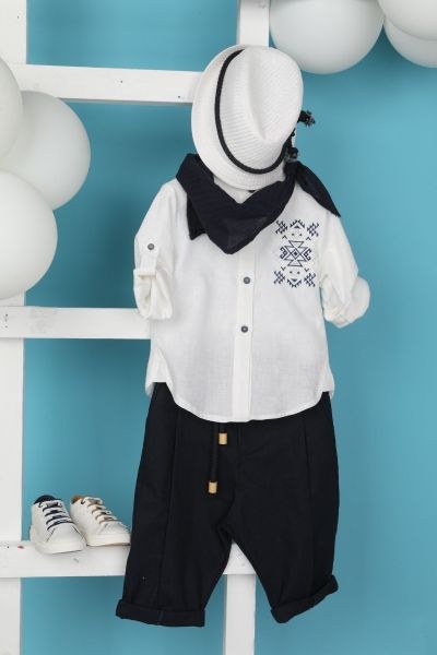 bbbbbbbbbb Βαπτιστικά ρούχα αγόρι Bambolino σετ Oliver με λευκό κεντητό πουκάμισο, navy blue παντελόνι με σχοινί, λευκό καπέλο και navy φουλάρι.