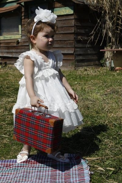 bbbbbbbbbbμοντέρνα κι επώνυμα βαπτιστικά ρούχα για κορίτσι από την Bambolino