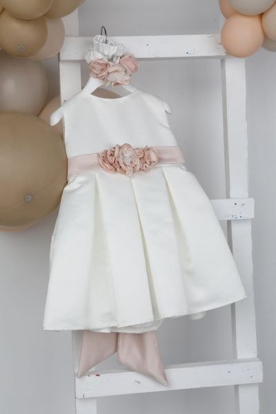 bbbbbbbbbbΚομψό φόρεμα βάπτισης “Nefelia” σε ιβουάρ απόχρωση, ιδανικό για όσους αναζητούν βαπτιστικά ρούχα κορίτσι με καθαρή, minimal γραμμή και ρομαντικές πινελιές