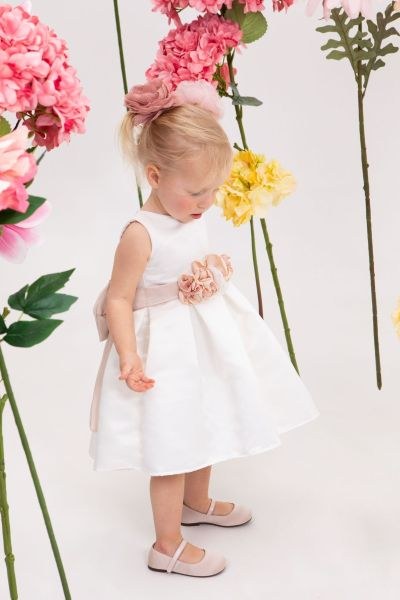bbbbbbbbbbΚομψό φόρεμα βάπτισης “Nefelia” σε ιβουάρ απόχρωση, ιδανικό για όσους αναζητούν βαπτιστικά ρούχα κορίτσι με καθαρή, minimal γραμμή και ρομαντικές πινελιές