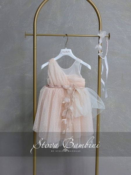 bbbbbbbbbbΒαπτιστικό φόρεμα κορίτσι Stova Bambini SS26 σε blush pink χρώμα με πουά τούλι, ασύμμετρο μπούστο, 3D πέταλα στη μέση και ασορτί κορδέλα.