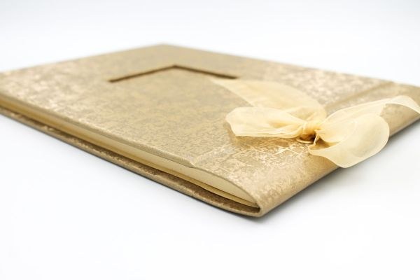 bbbbbbbbbbΒιβλίο Ευχών Χρυσό με κορδέλα