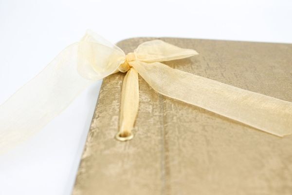 bbbbbbbbbbΒιβλίο Ευχών Χρυσό με κορδέλα