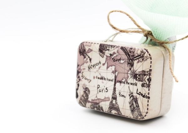 bbbbbbbbbbΜπομπονιέρα βάπτισης μεταλλικό βαλιτσάκι