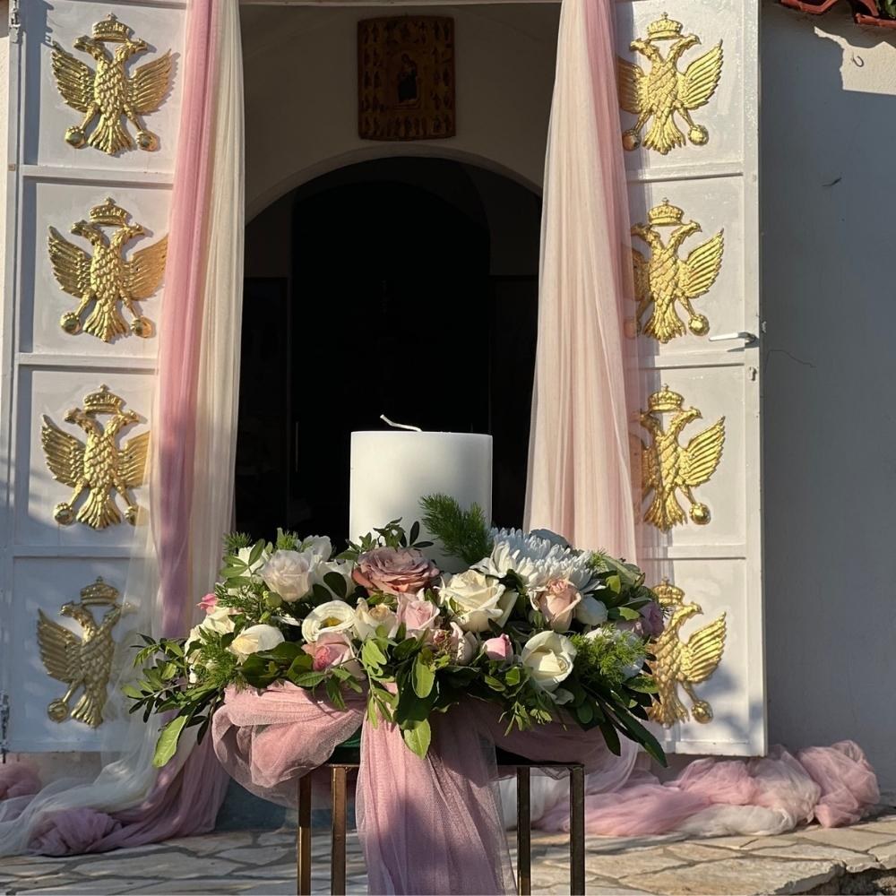 Διακόσμηση γάμου με χρυσά στοχεία