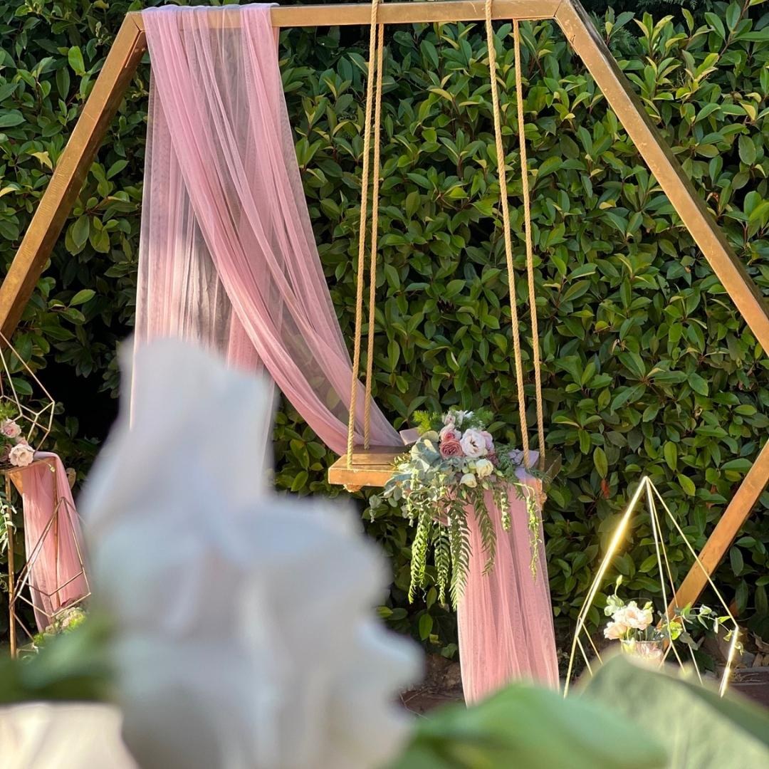 Στολισμός γάμου - Μοντέρνος γάμος με χρυσά στοιχεία