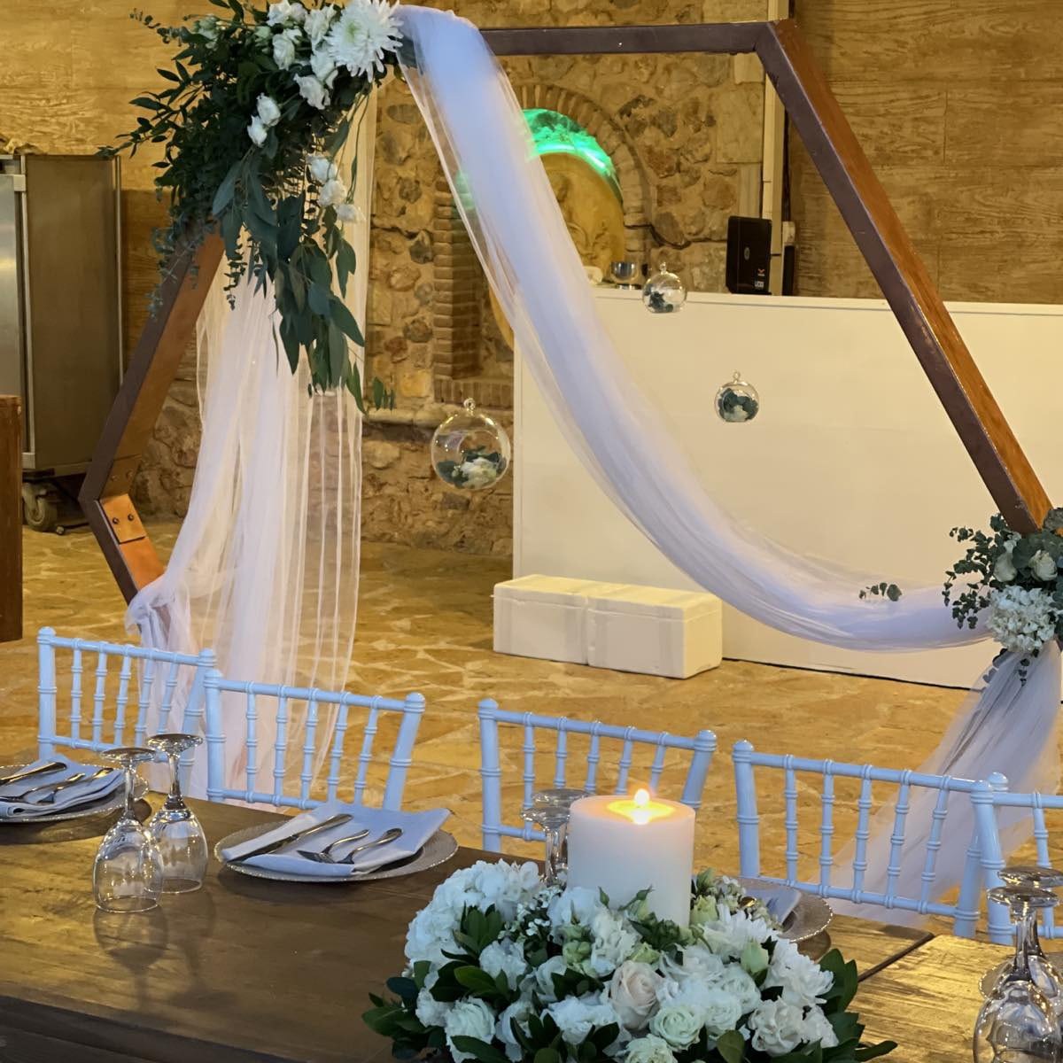 Ο στολισμός γάμου του Νίκου και της Βούλας