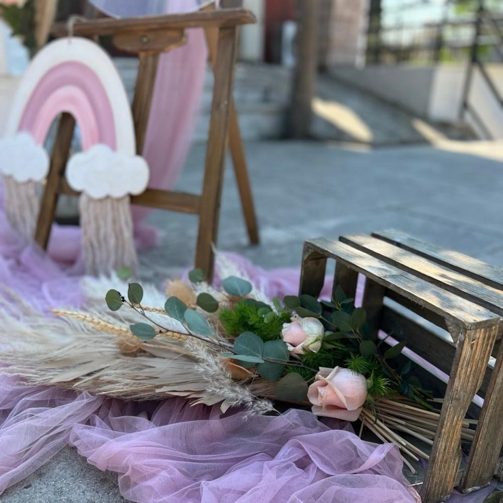 Στολισμός βάπτισης για κορίτσι με θέμα το ουράνιο τόξο