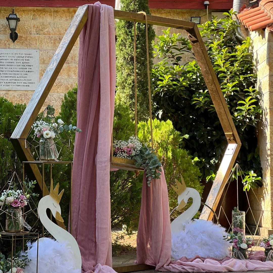 Στολισμός βάπτισης για κορίτσι με θέμα τον κύκνο