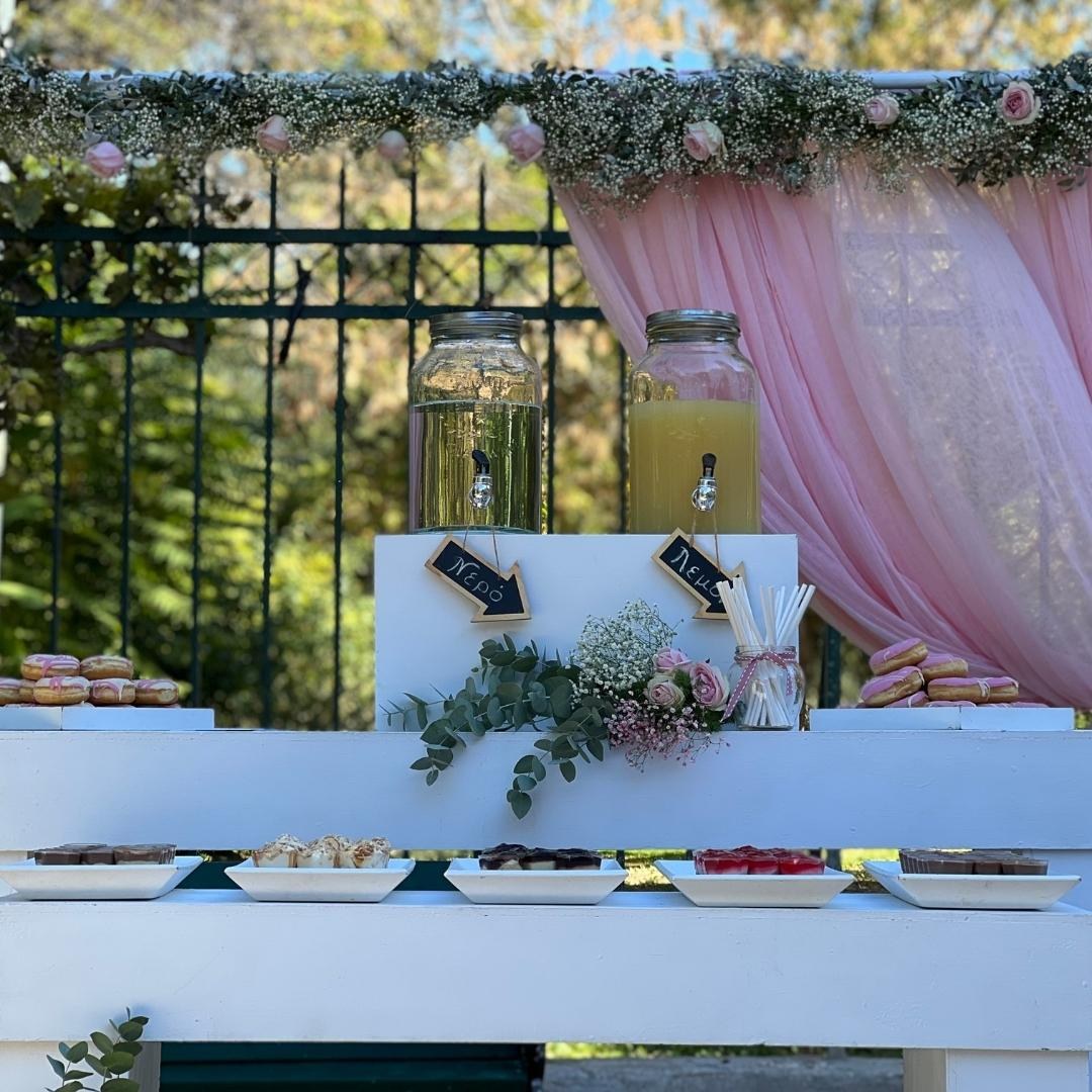 Candy bar βάπτισης  για κορίτσι - Στολισμός με λουλούδια