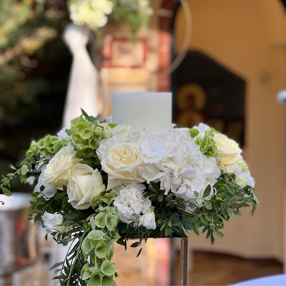 Διακόσμηση γάμου και βάπτισης - Θέμα χρυσά γεωμετρικά σχήματα με λευκά άνθη