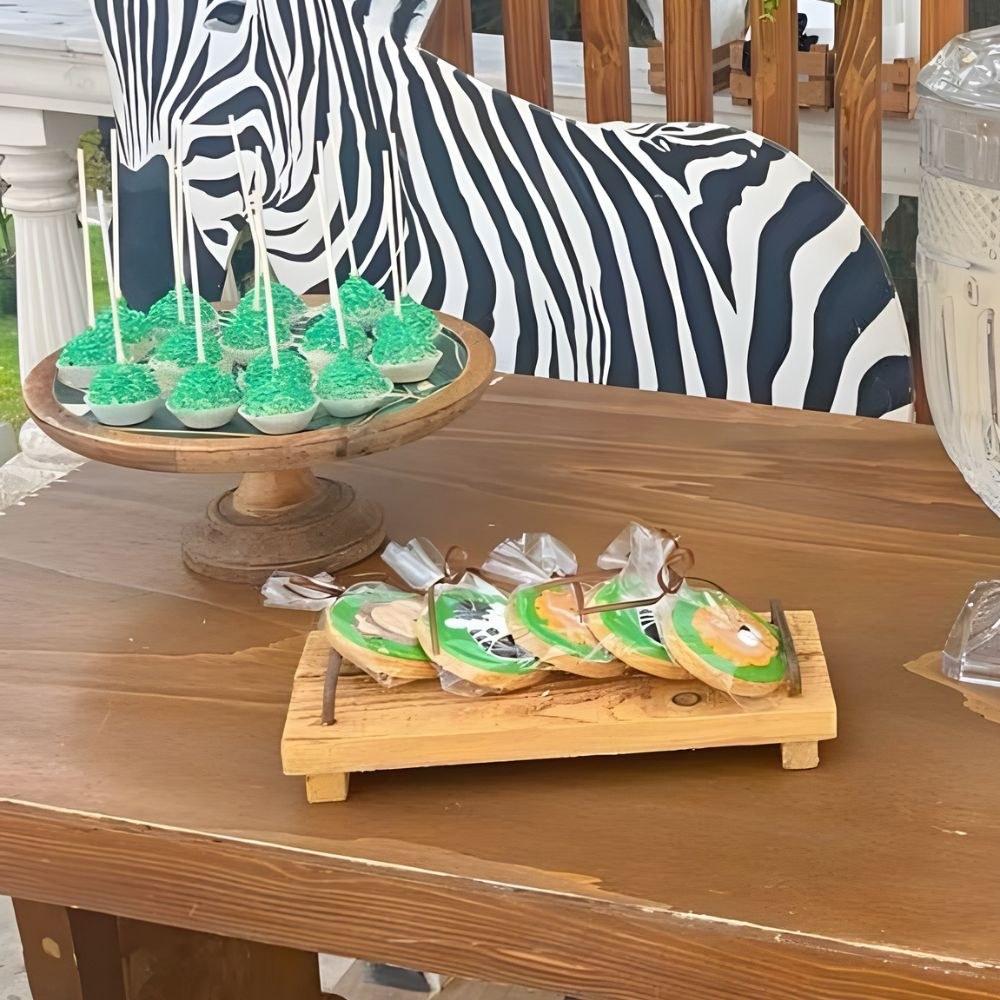 Candy bar βάπτισης με θέμα τα ζώα της ζούγκλας 