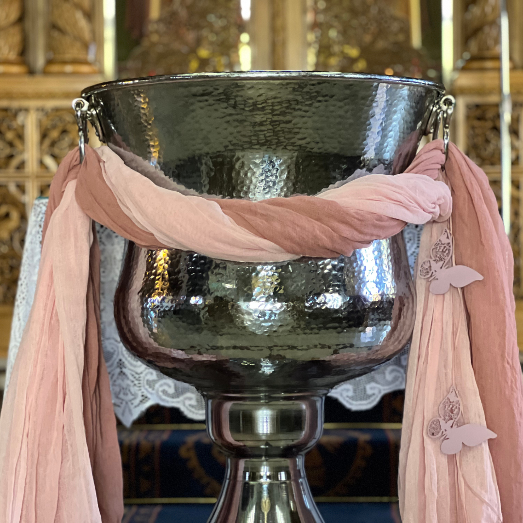 Στολισμός κολυμπήθρας για βάπτιση με θέμα την πεταλούδα