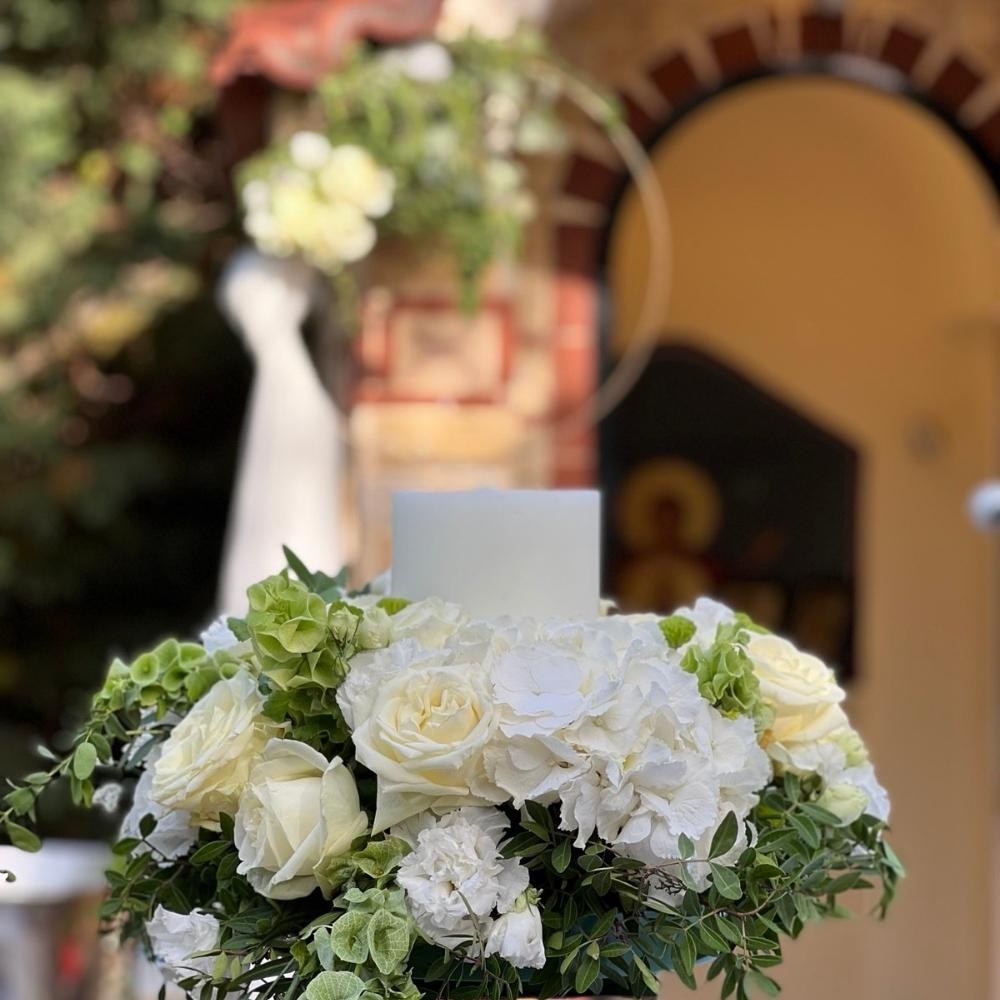 Διακόσμηση γάμου και βάπτισης - Θέμα χρυσά γεωμετρικά σχήματα με λευκά άνθη