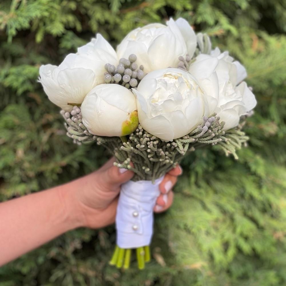 Διακόσμηση γάμου και βάπτισης - Θέμα χρυσά γεωμετρικά σχήματα με λευκά άνθη