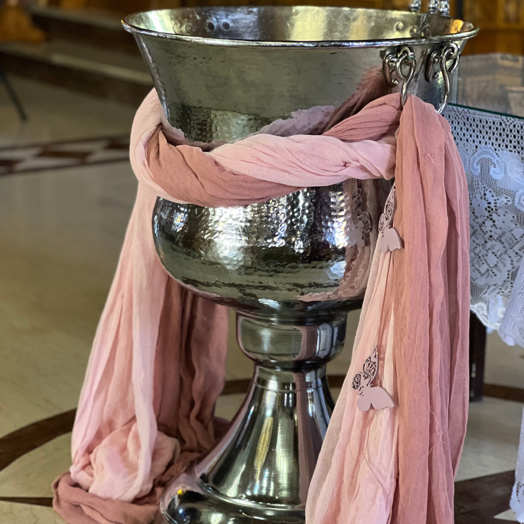 Στολισμός κολυμπήθρας για βάπτιση με θέμα την πεταλούδα