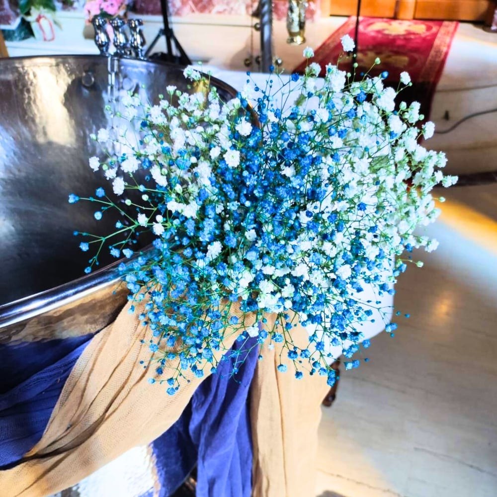 Στολισμός κολυμπήθρας για αγόρι με λουλούδια και υφάσματα