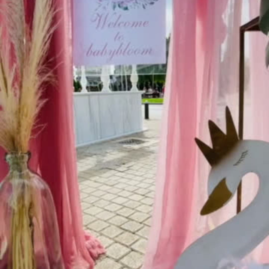 Στολισμός βάπτισης για κορίτσι με θέμα τον κύκνο