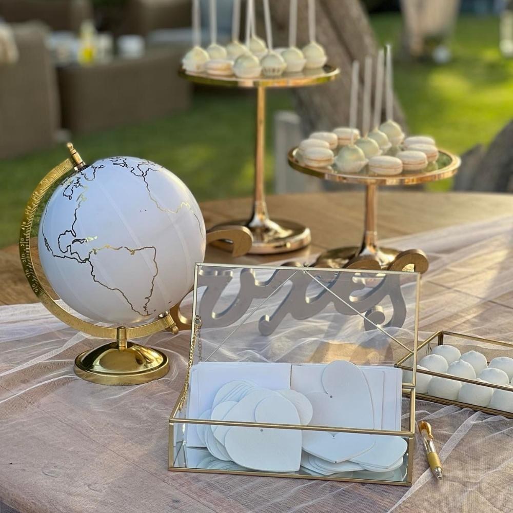 Διακόσμηση γάμου και βάπτισης - Θέμα χρυσά γεωμετρικά σχήματα με λευκά άνθη