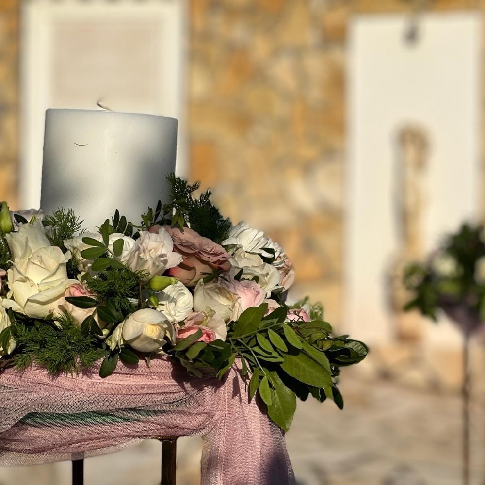 Διακόσμηση γάμου με χρυσά στοχεία