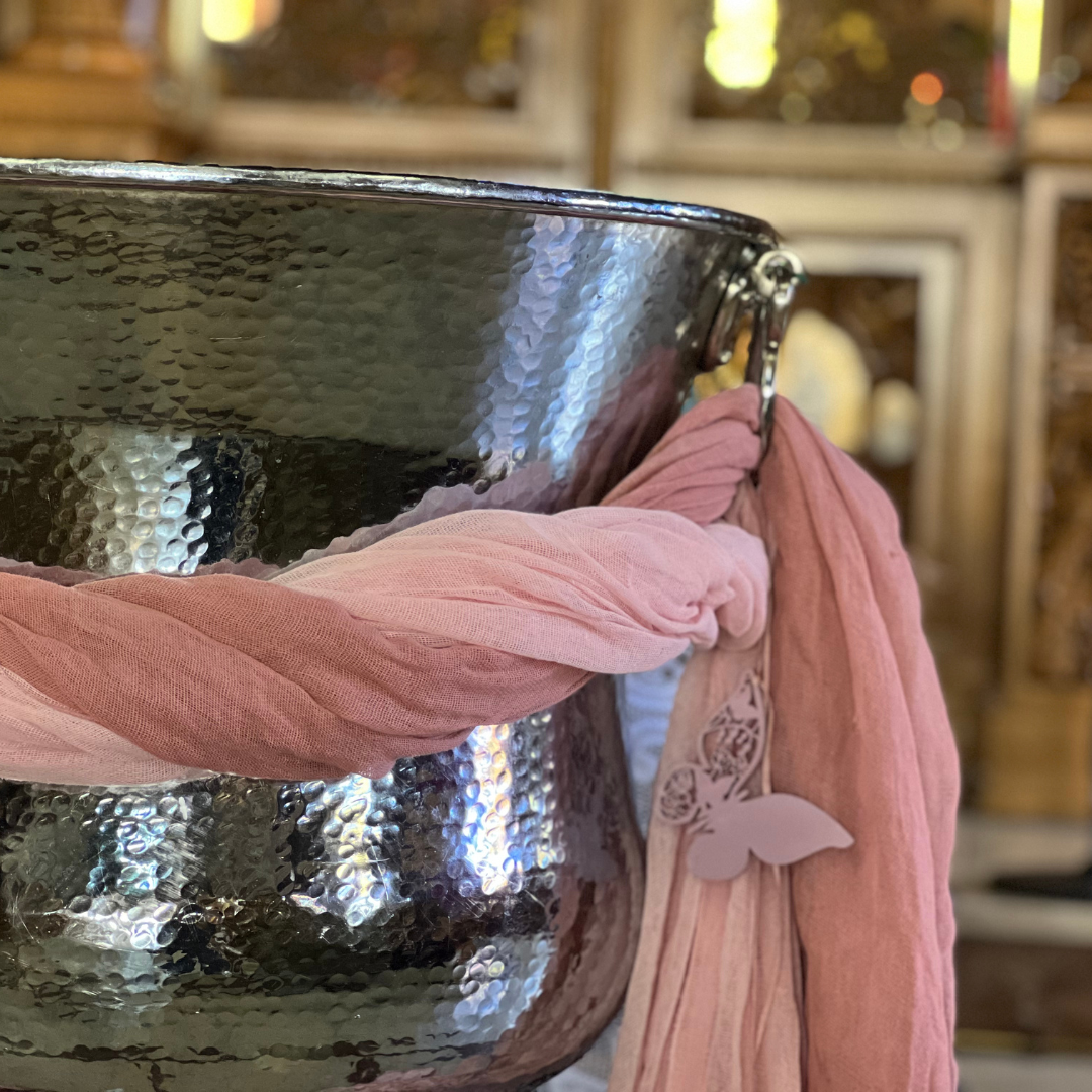 Στολισμός κολυμπήθρας για βάπτιση με θέμα την πεταλούδα