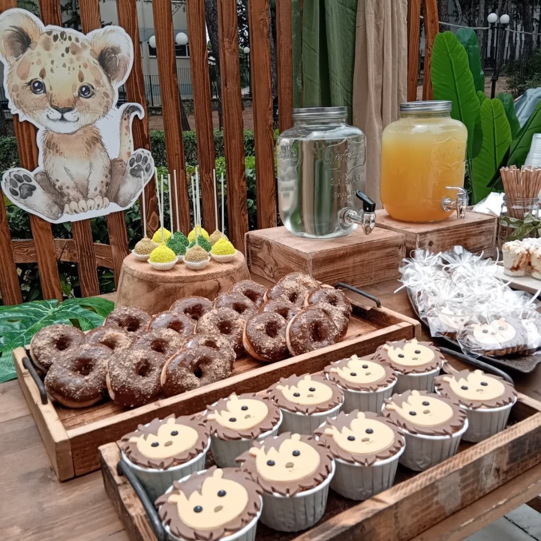 Candy bar βάπτισης για αγόρι με θέμα το λιονταράκι