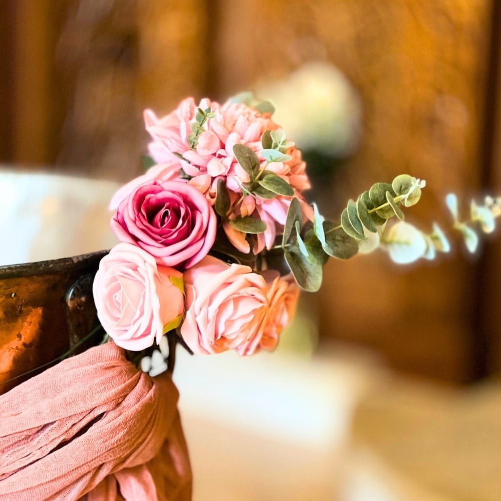 Ρομαντικός στολισμός κολυμπήθρας για κορίτσι με λουλούδια και υφάσματα