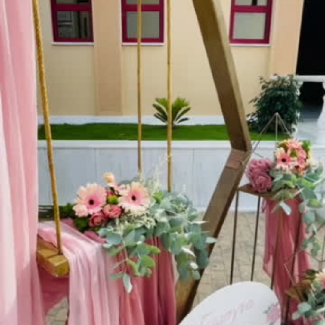 Στολισμός βάπτισης για κορίτσι με θέμα τον κύκνο