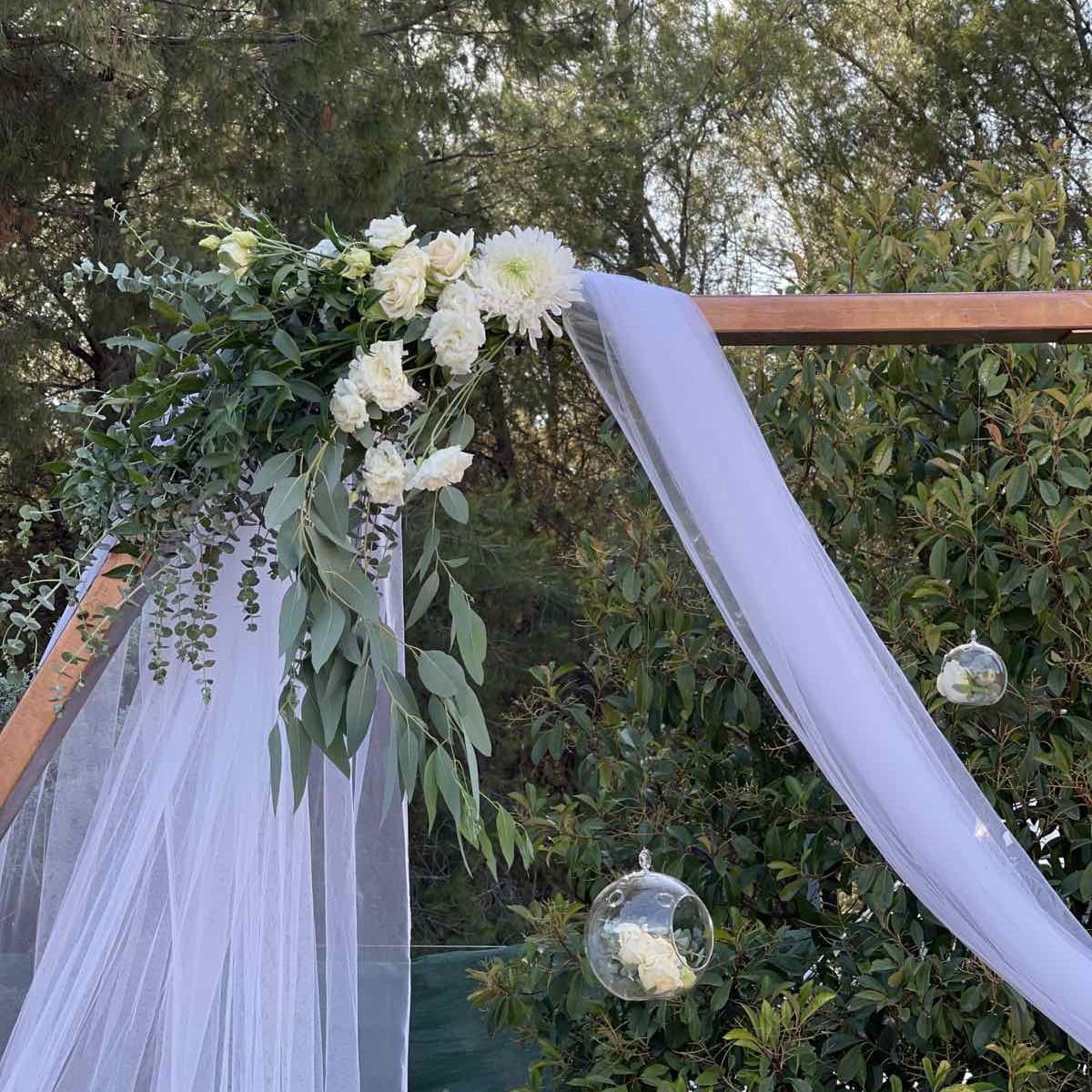 Ο στολισμός γάμου του Νίκου και της Βούλας