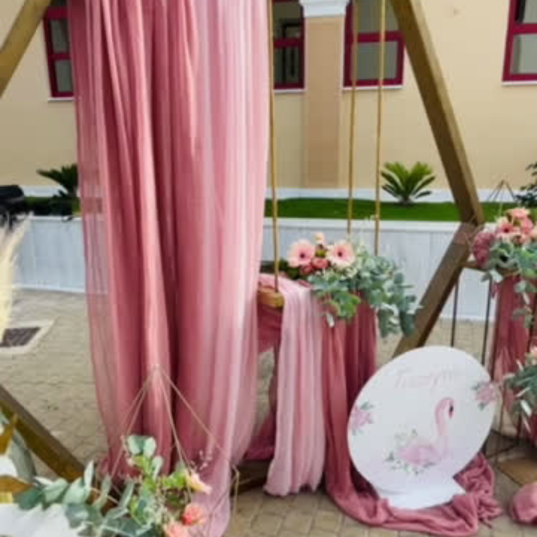 Στολισμός βάπτισης για κορίτσι με θέμα τον κύκνο