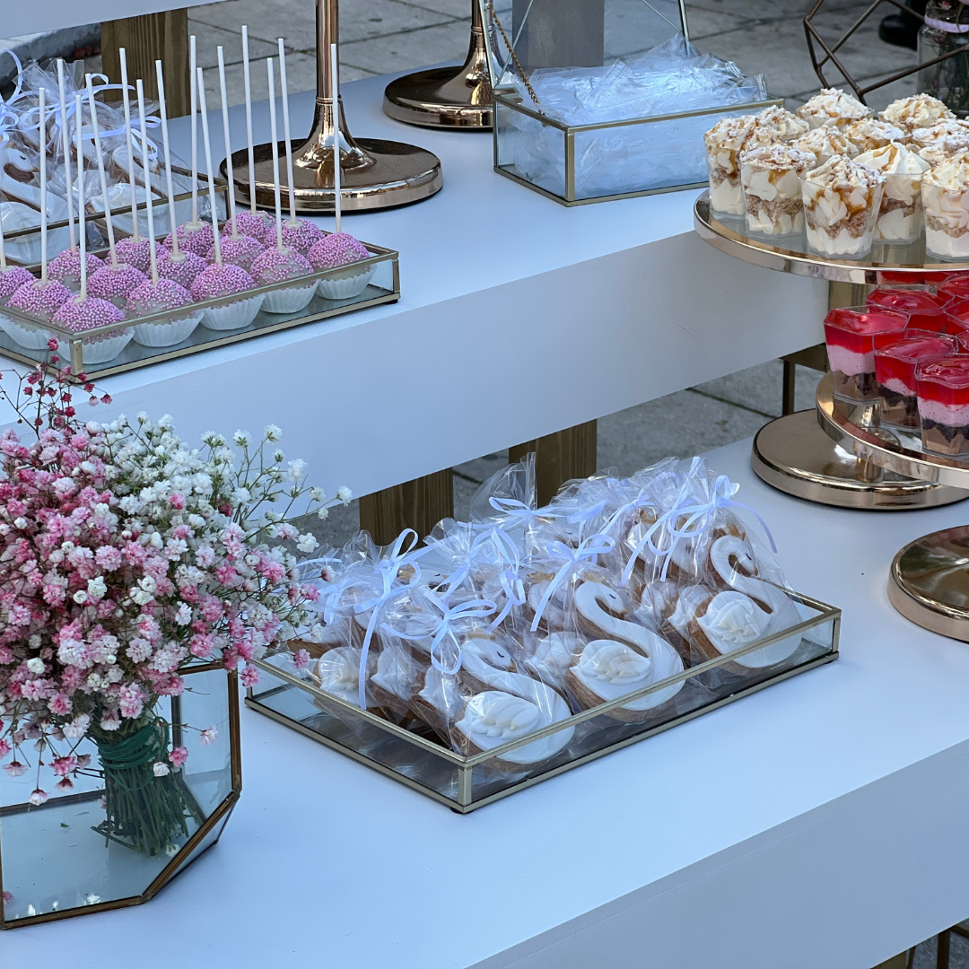 Candy bar βάπτισης για κορίτσι με θέμα τον κύκνο