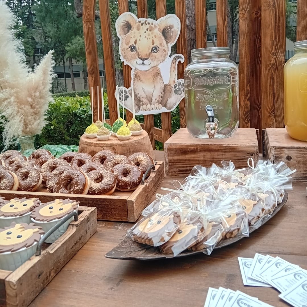 Candy bar βάπτισης για αγόρι με θέμα το λιονταράκι