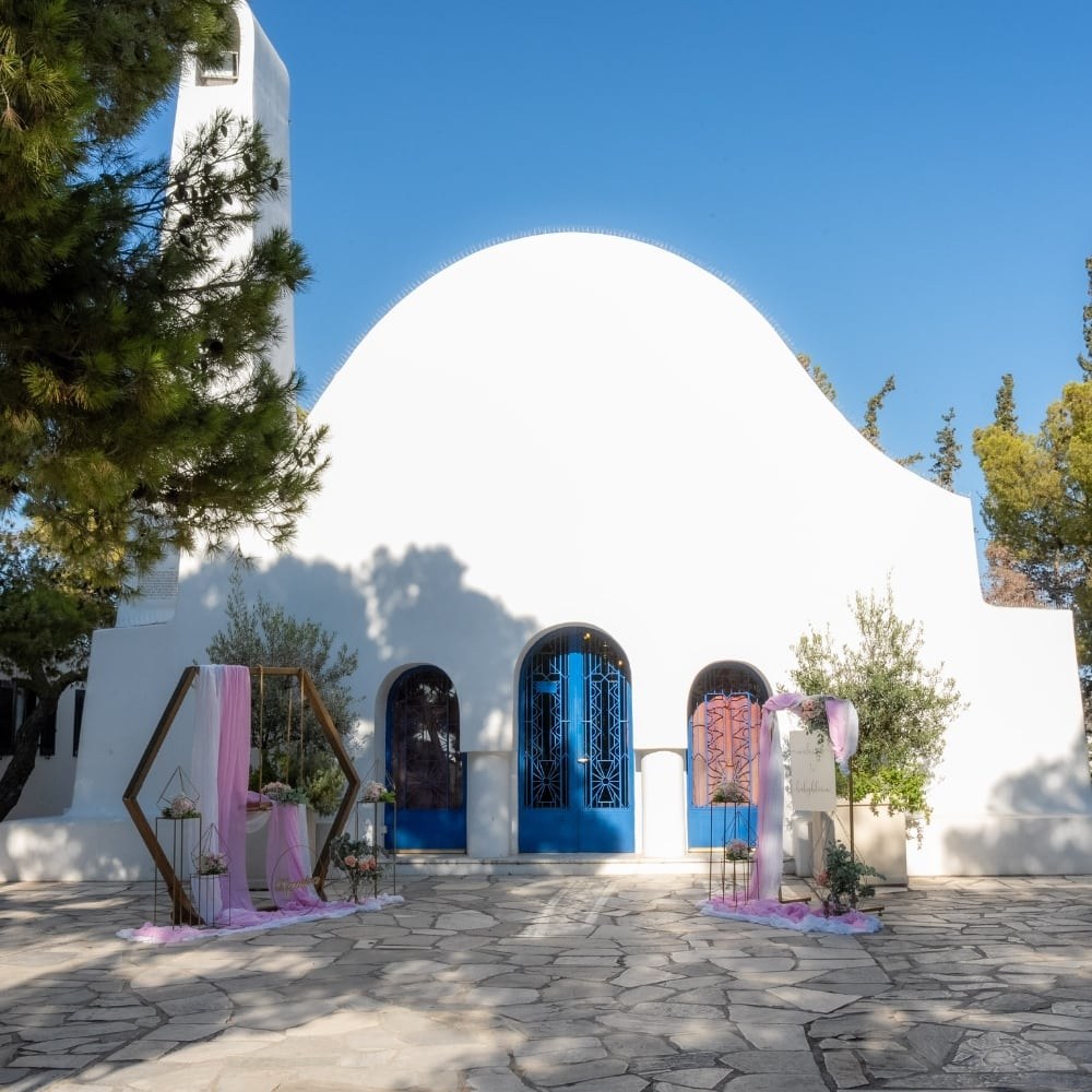 Ρομαντικός στολισμός βάπτισης για κορίτσι με λουλούδια