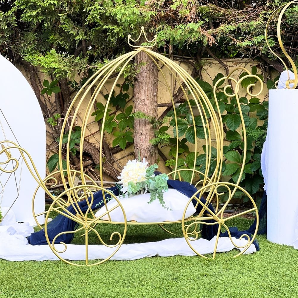 Στολισμός βάπτισης για αγόρι με θέμα την άμαξα