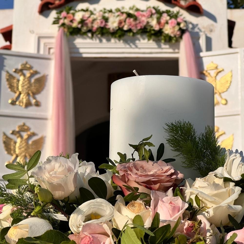 Διακόσμηση γάμου με χρυσά στοχεία