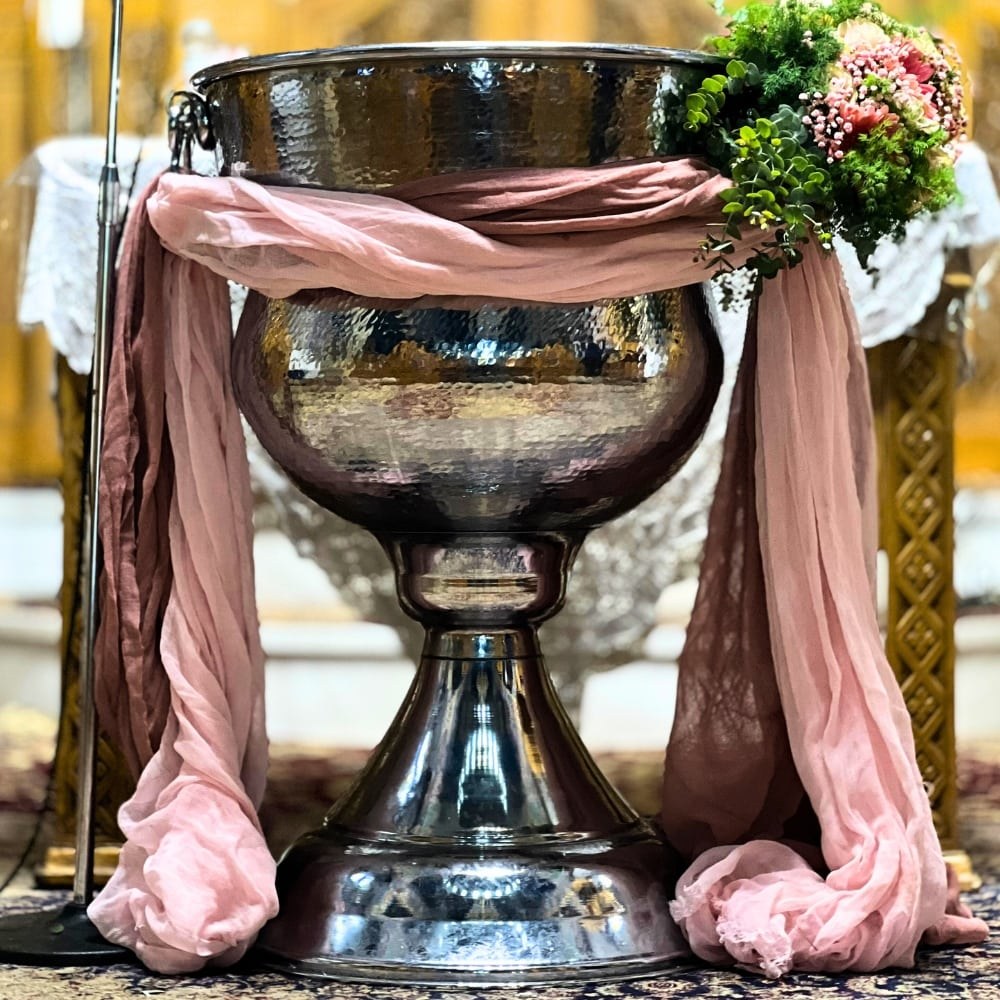 Στολισμός κολυμπήθρας με υφάσματα και λουλούδια