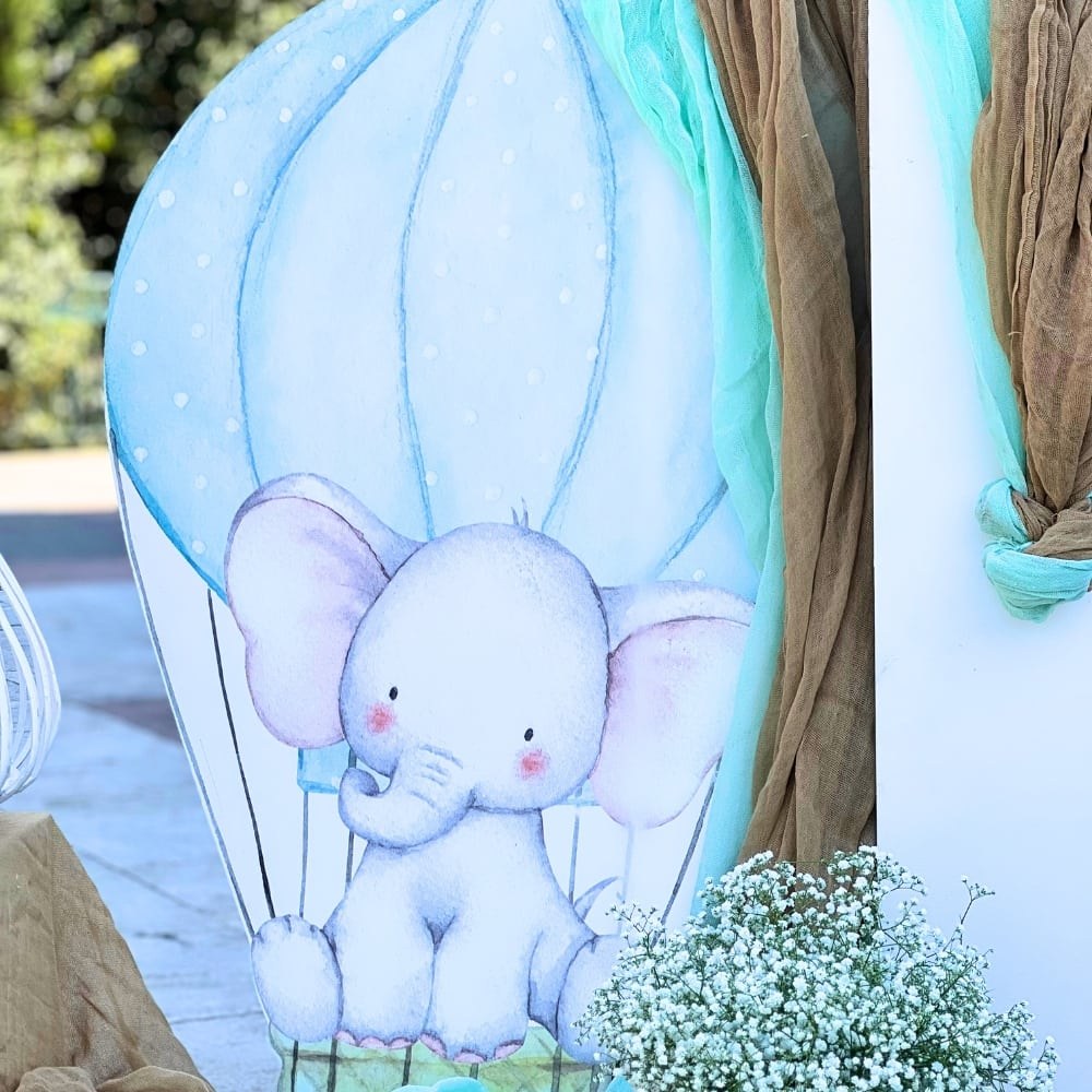 Στολισμός βάπτισης για αγόρι με θέμα το αερόστατο και το ελεφαντάκι