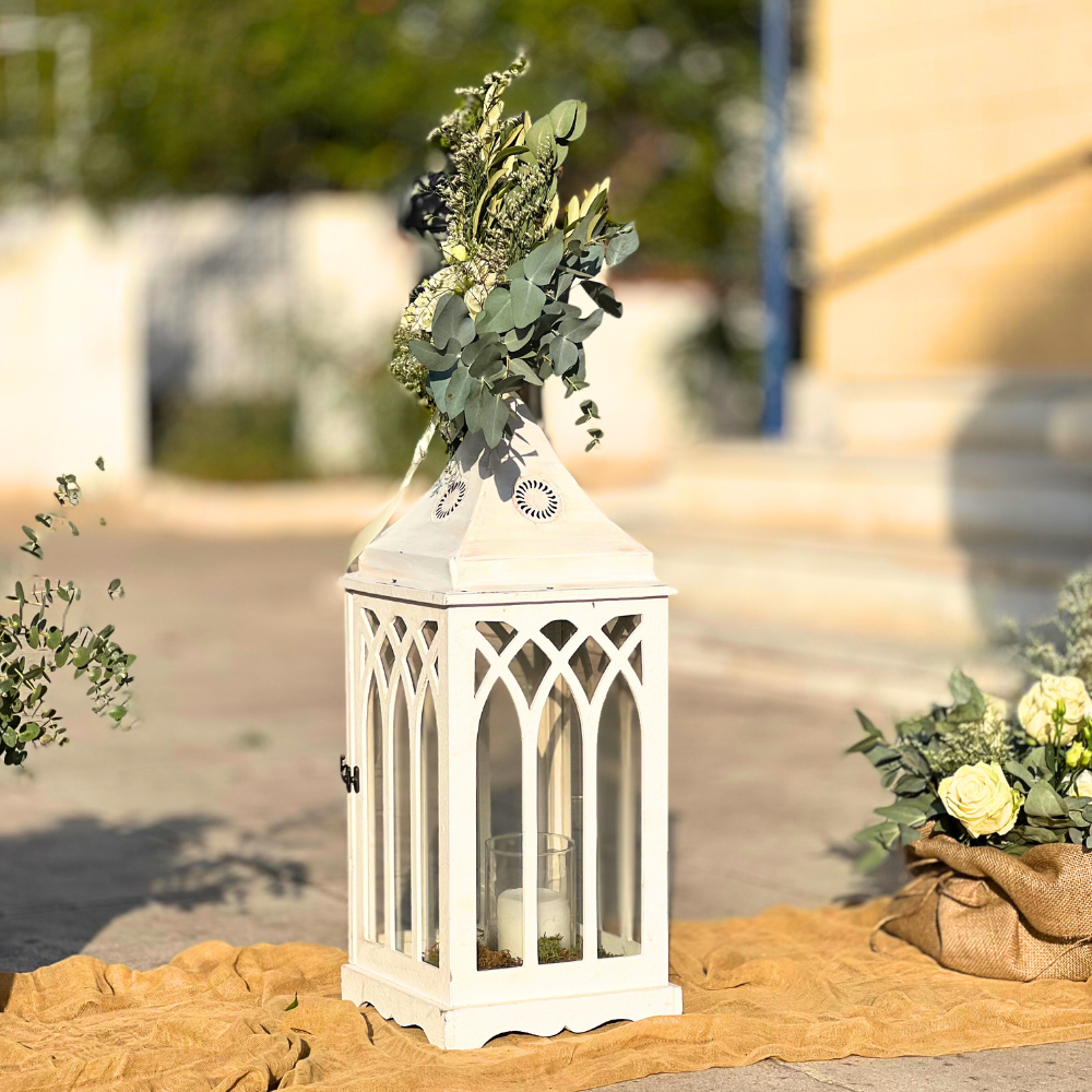 Στολισμός εκκλησίας για γάμο με ελιά