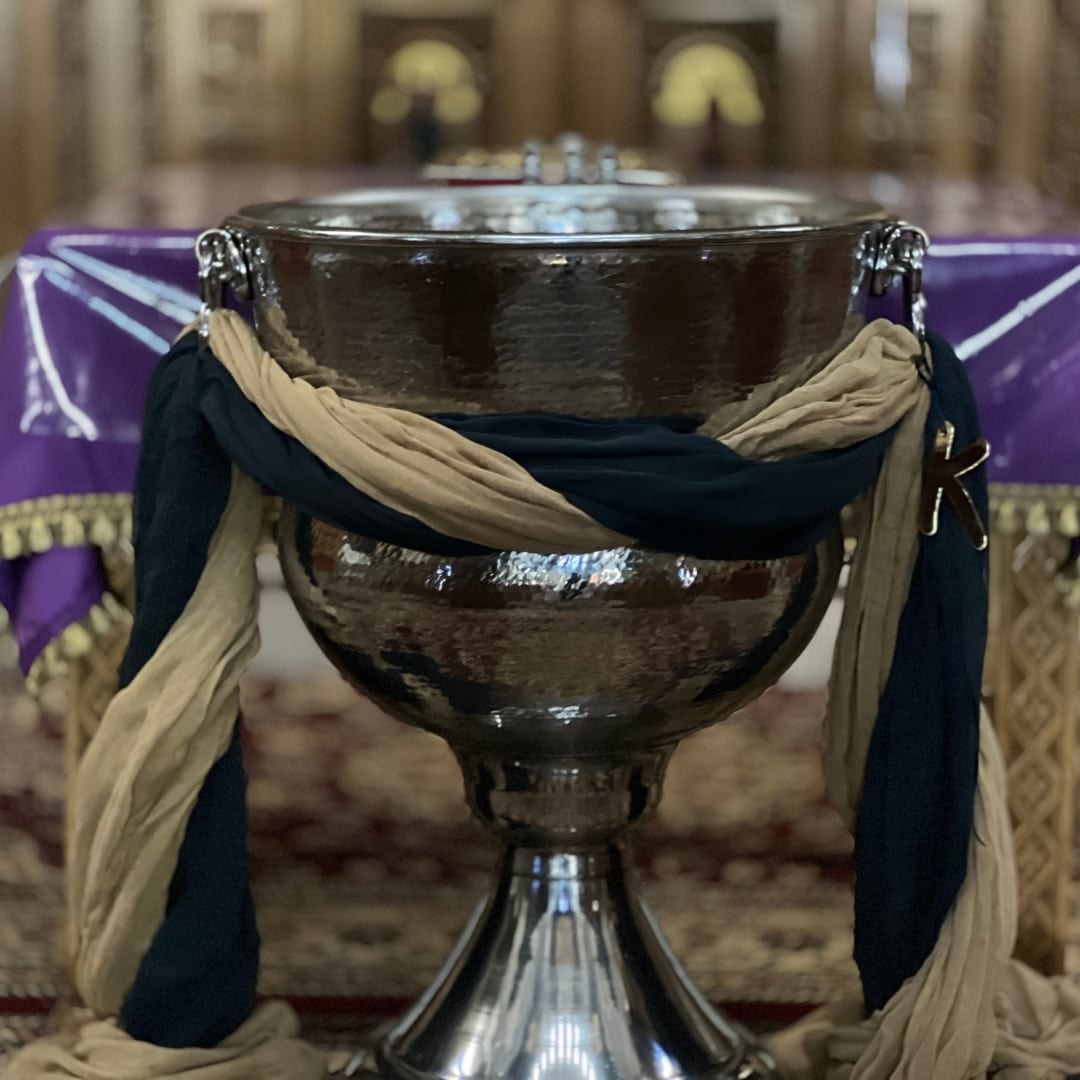 Στολισμός κολυμπήθρας για αγόρι με royal blue και χρυσή κορώνα