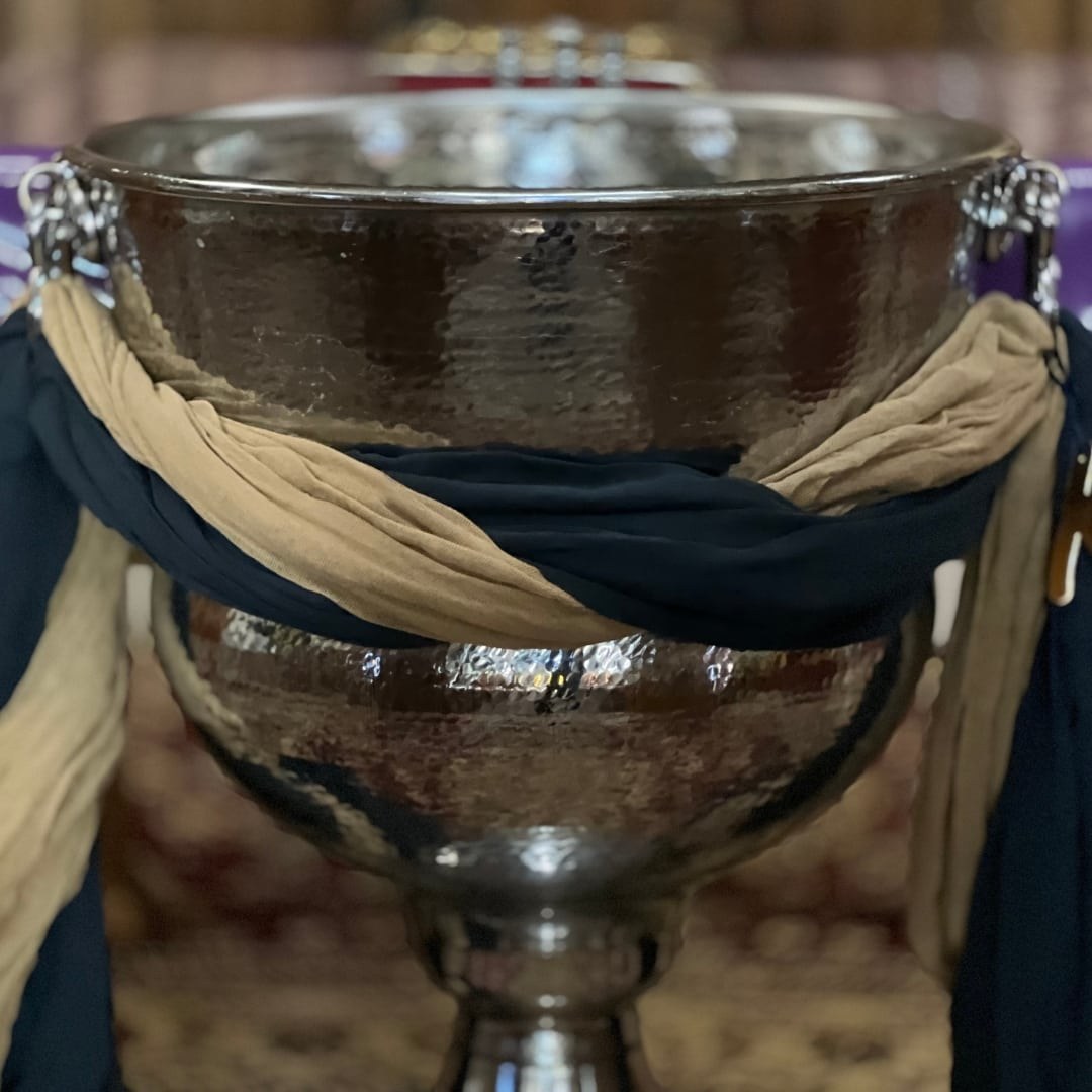 Στολισμός κολυμπήθρας για αγόρι με royal blue και χρυσή κορώνα