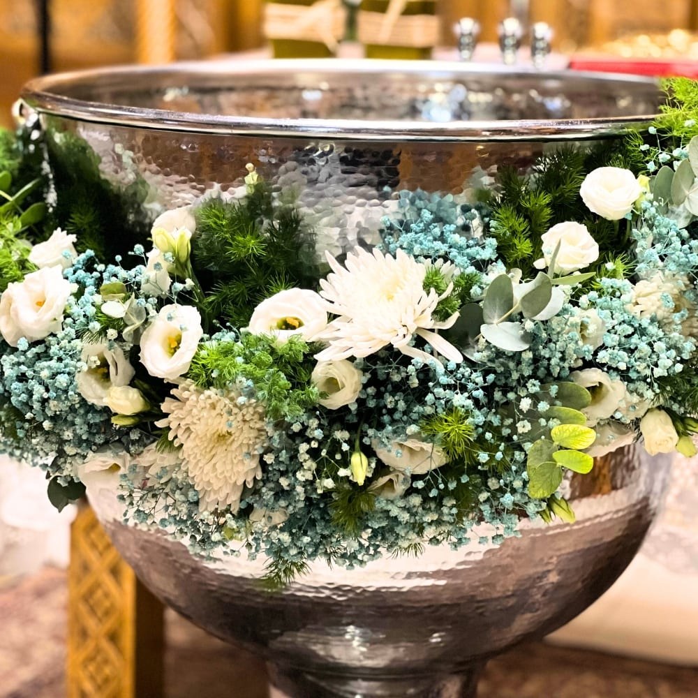 Διακόσμηση κολυμπήθρας με λουλούδια