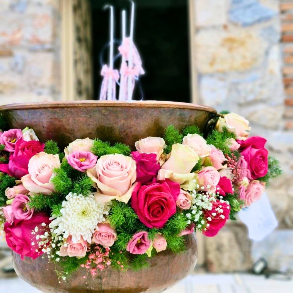 Ρομαντικός στολισμός κολυμπήθρας με λουλούδια