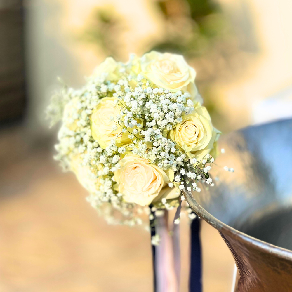 Διακόσμηση κολυμπήθρας για αγόρι με υφάσματα και μπουκέτο λουλουδιών