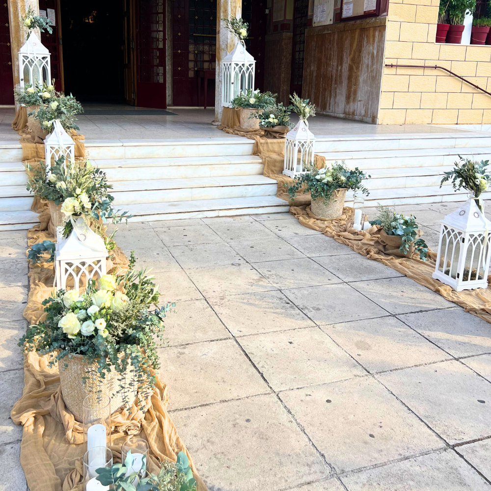 Στολισμός εκκλησίας για γάμο με ελιά