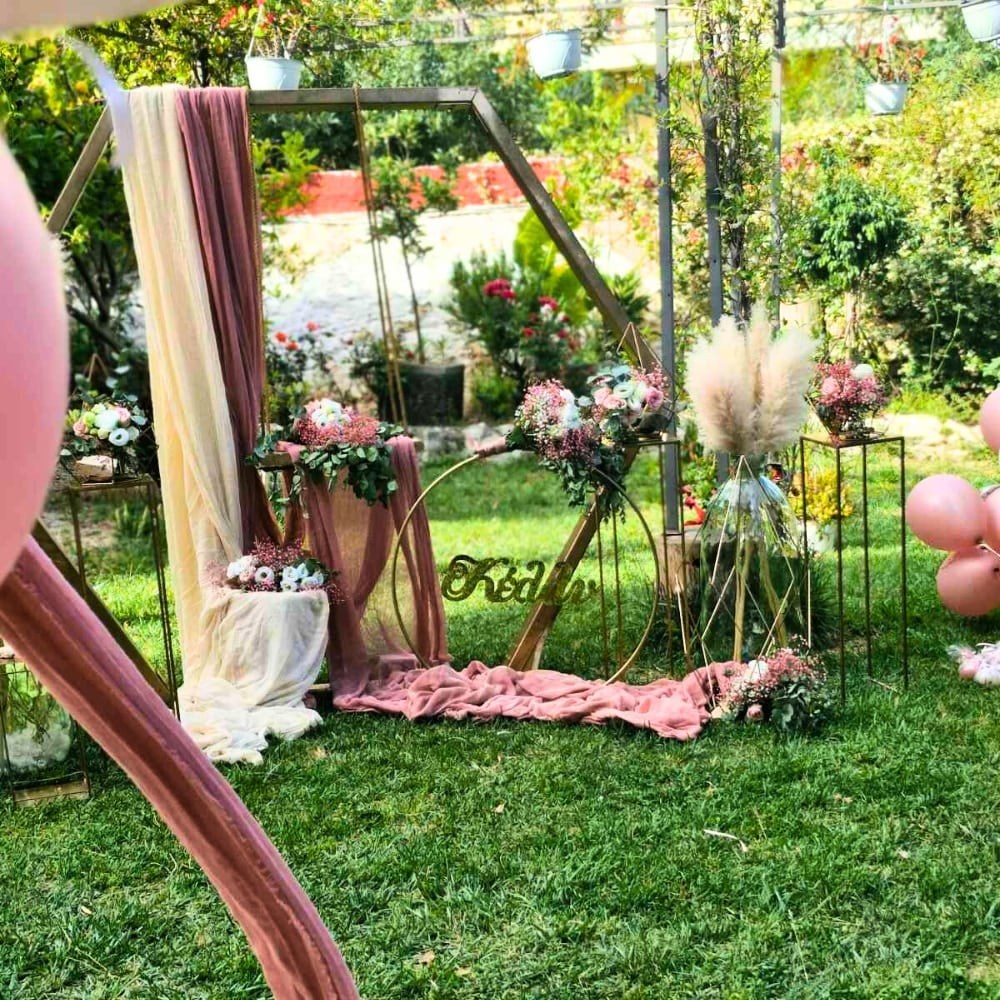 Ρομαντικός στολισμός βάπτισης για κορίτσι με πολύγωνο